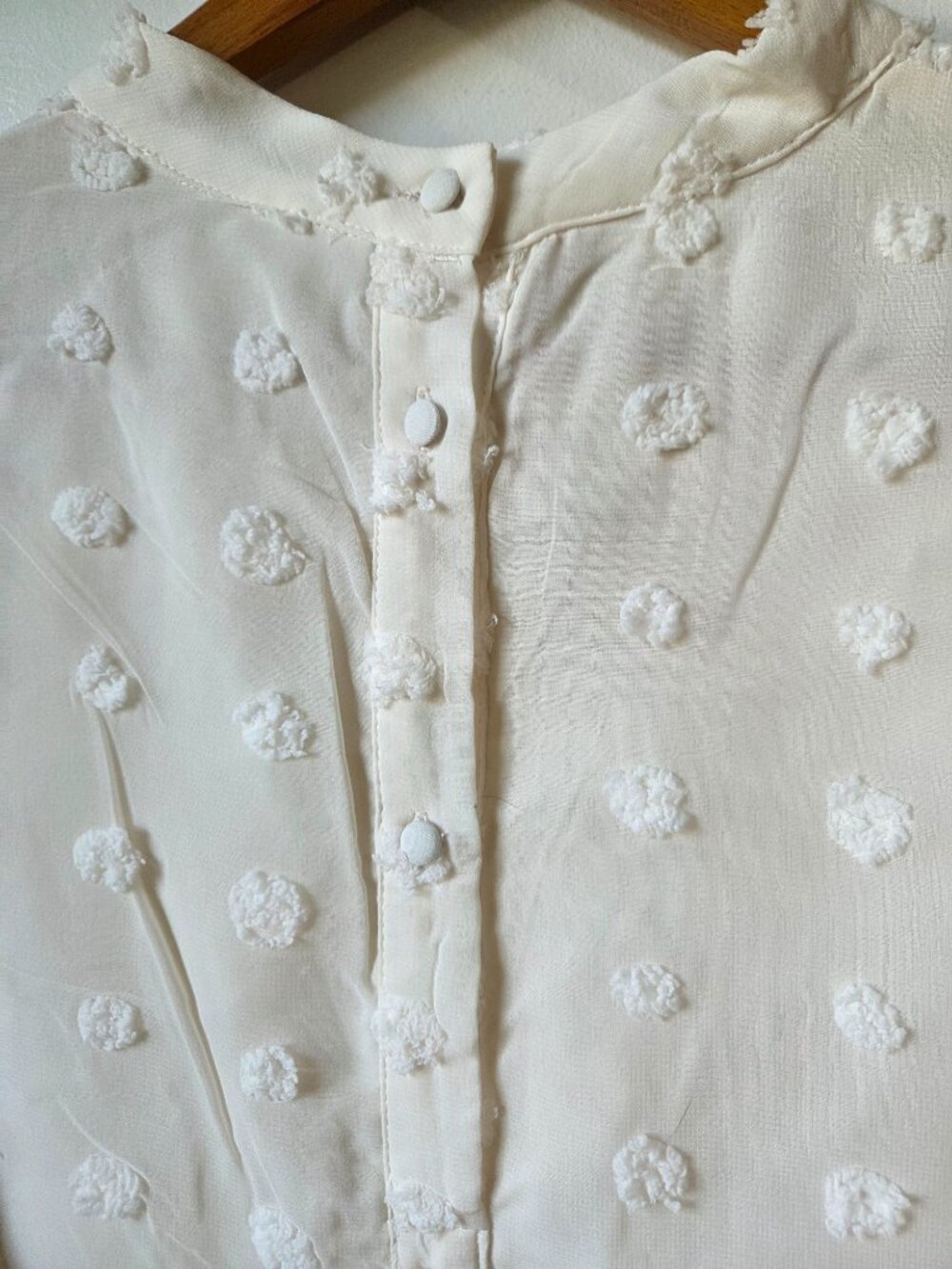 NEW NEVER WORN LASCANA TEXTURED CREAM TOP PUFFED SLEEVES M - Picture 6 of 16